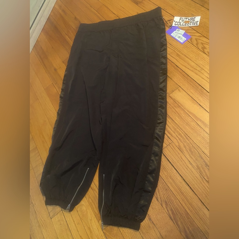 Future Collection women’s pants NWT